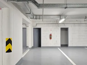 Pronájem garážového stání, Praha - Háje, Výstavní, 22 m2