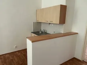 Pronájem kanceláře, Praha - Holešovice, Kamenická, 49 m2