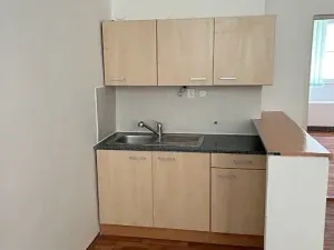 Pronájem kanceláře, Praha - Holešovice, Kamenická, 49 m2