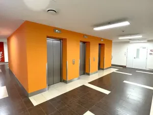 Pronájem kanceláře, Praha - Holešovice, Dělnická, 1252 m2