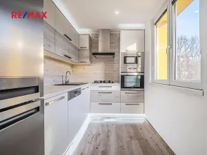 Prodej bytu 3+1, Karviná, tř. Těreškovové, 75 m2