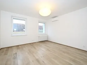 Pronájem bytu 2+kk, Praha - Smíchov, Kroftova, 58 m2