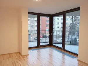 Prodej bytu 2+kk, Praha - Žižkov, Ke kapslovně, 58 m2