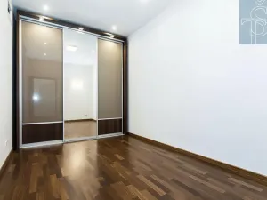 Prodej bytu 3+1, Praha - Holešovice, Veletržní, 102 m2