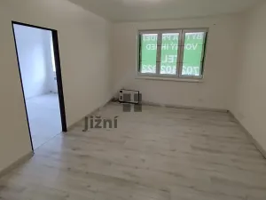 Prodej bytu 3+1, Mladá Vožice, Husovo náměstí, 80 m2