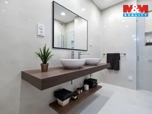 Prodej bytu 2+kk, Praha - Holyně, náměstí Pod lípou, 58 m2