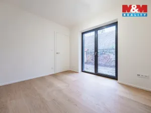 Prodej bytu 2+kk, Praha - Holyně, náměstí Pod lípou, 58 m2