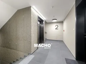 Pronájem bytu 1+kk, Praha, Bělehradská, 26 m2