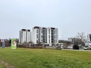 Pronájem bytu 1+kk, Praha - Hrdlořezy, V třešňovce, 40 m2