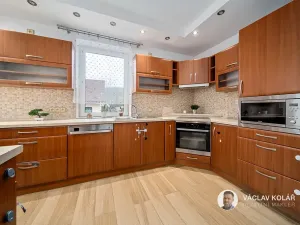 Prodej rodinného domu, Pecka, 176 m2