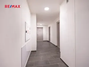 Prodej bytu 1+kk, Praha - Háje, Sochorcova, 33 m2