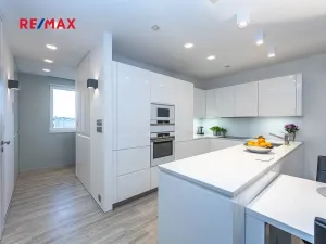 Pronájem bytu 2+kk, Praha - Strašnice, Novostrašnická, 68 m2