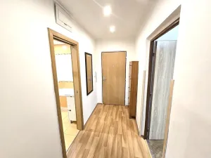 Prodej bytu 2+1, Karlovy Vary, Lomená, 52 m2