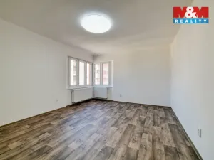 Prodej bytu 4+1, Cheb, Májová, 121 m2