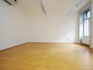 Pronájem kanceláře, Praha - Smíchov, Štefánikova, 70 m2