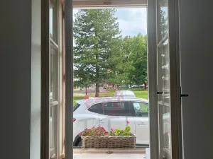 Pronájem obchodního prostoru, Kostelec nad Černými lesy, náměstí Smiřických, 70 m2