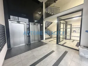 Pronájem bytu 2+kk, Praha - Strašnice, Zvěřinova, 121 m2