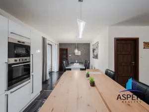 Prodej rodinného domu, Neumětely, V Chaloupkách, 220 m2