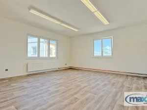 Pronájem kanceláře, Moravany, 111 m2
