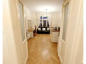 Pronájem bytu 2+kk, Praha - Bubeneč, Jaselská, 48 m2