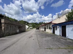 Prodej výrobních prostor, Skryje, 3000 m2