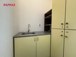 Pronájem obchodního prostoru, Hradec Králové, třída Edvarda Beneše, 220 m2