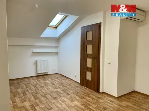 Pronájem bytu 2+1, Praha - Holešovice, Za papírnou, 62 m2