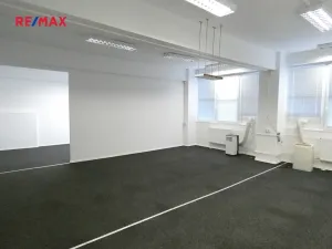 Pronájem kanceláře, Praha - Hloubětín, Nademlejnská, 77 m2