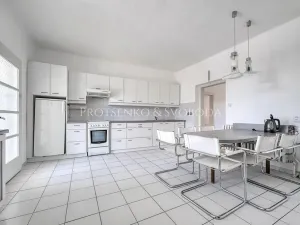 Prodej ubytování, Křižanov, Benešovo náměstí, 530 m2