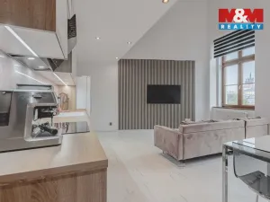 Prodej bytu 4+kk, Klatovy - Klatovy III, Husovo náměstí, 78 m2