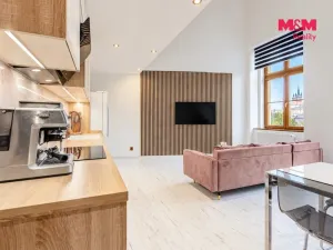 Prodej bytu 4+kk, Klatovy - Klatovy III, Husovo náměstí, 78 m2
