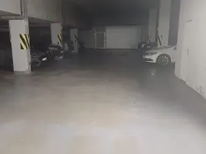 Pronájem garážového stání, Brno, Kosmova, 14 m2