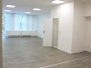 Pronájem kanceláře, Zlín, nám. T. G. Masaryka, 68 m2