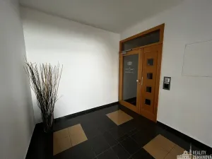 Pronájem kanceláře, Praha - Modřany, Do koutů, 41 m2