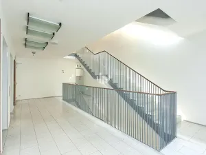 Pronájem kanceláře, Praha - Smíchov, Štefánikova, 371 m2