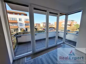 Prodej bytu 2+kk, Praha - Pitkovice, Lošáková, 67 m2