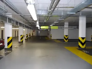 Pronájem garážového stání, Praha - Vinohrady, Korunní, 20 m2