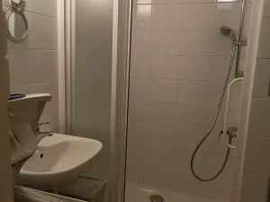 Pronájem bytu 1+kk, Praha - Modřany, Lysinská, 30 m2