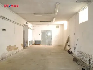 Pronájem výrobních prostor, Hostivice, Školská, 400 m2