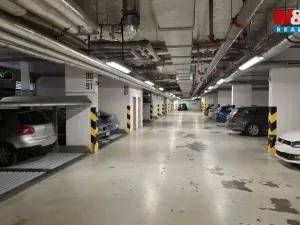 Pronájem garážového stání, Praha - Holešovice, Poupětova, 12 m2