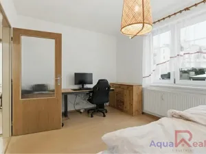 Prodej bytu 2+kk, Karlovy Vary, nám. V. Řezáče, 68 m2