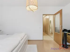 Prodej bytu 2+kk, Karlovy Vary, nám. V. Řezáče, 68 m2