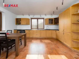 Prodej rodinného domu, Bánov, 197 m2