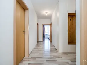 Pronájem bytu 4+kk, Praha - Vysočany, Pod Harfou, 82 m2