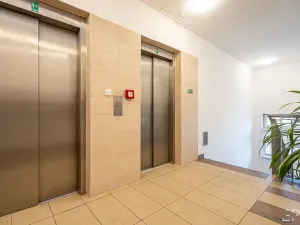 Pronájem bytu 4+kk, Praha - Vysočany, Pod Harfou, 82 m2