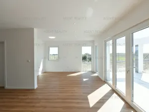 Prodej rodinného domu, Slaný, 312 m2