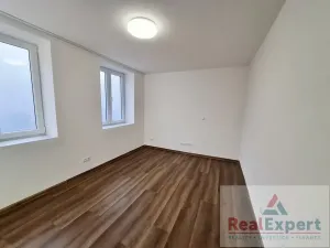 Pronájem bytu 1+kk, Praha - Vinohrady, Máchova, 19 m2
