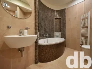 Prodej bytu 2+kk, Karlovy Vary, Vřídelní, 61 m2