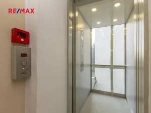 Pronájem bytu 2+kk, Pardubice, Bubeníkova, 50 m2