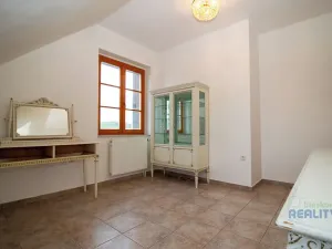 Pronájem atypického bytu, Mratín, Boční, 109 m2